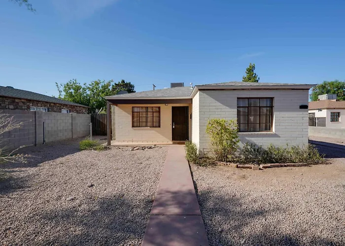 Duplex W/ Pet-friendly Yard, 5 Mi To Dtwn Phoenix! * Phoenix