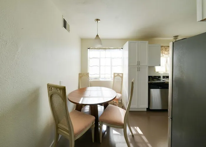 Duplex W/ Pet-friendly Yard, 5 Mi To Dtwn Phoenix! * Phoenix