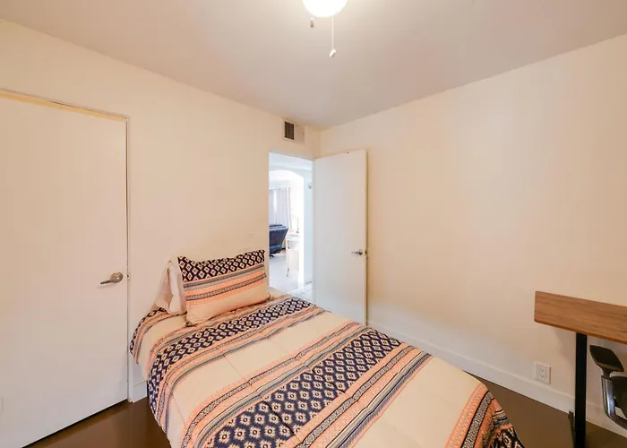 Duplex W/ Pet-friendly Yard, 5 Mi To Dtwn Phoenix!