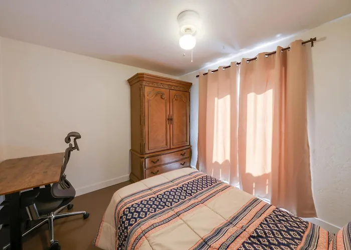 Duplex W/ Pet-friendly Yard, 5 Mi To Dtwn Phoenix! * Phoenix