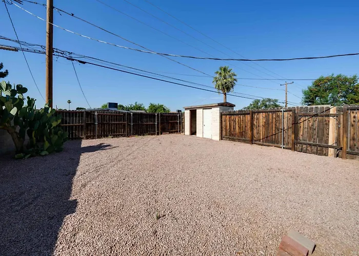 Duplex W/ Pet-friendly Yard, 5 Mi To Dtwn Phoenix! * Phoenix