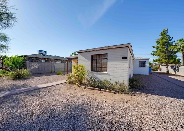 Duplex W/ Pet-friendly Yard, 5 Mi To Dtwn Phoenix! *
