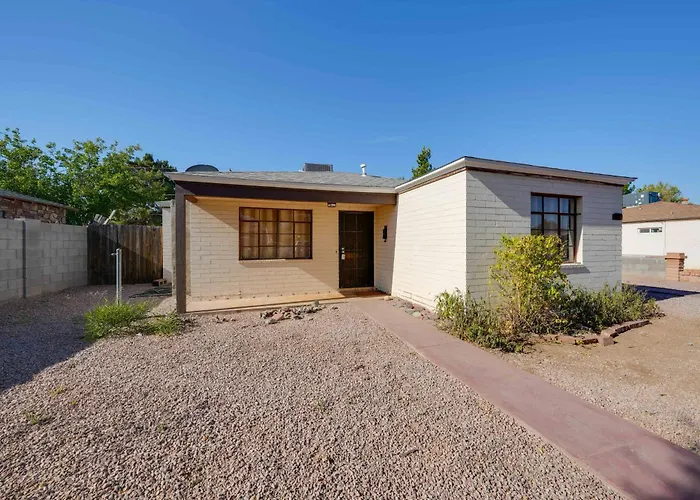 Duplex W/ Pet-friendly Yard, 5 Mi To Dtwn Phoenix!